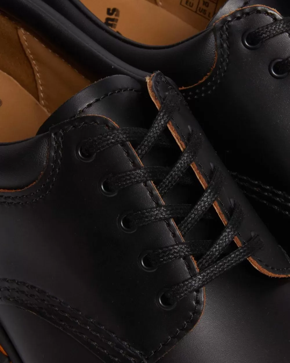 8053 Vintage Smooth Leather Black -Kengät*Dr. Martens Online